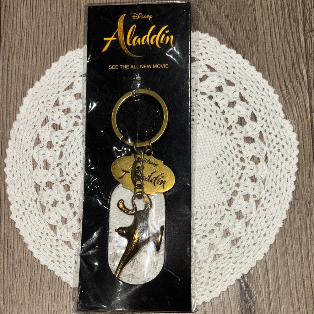 Disney Aladdin Gold Lamp Keychain Key & Card Holder